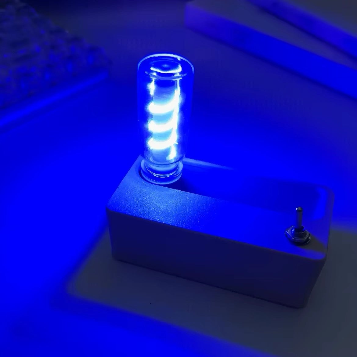 Mechanical Magnetic Jump Light